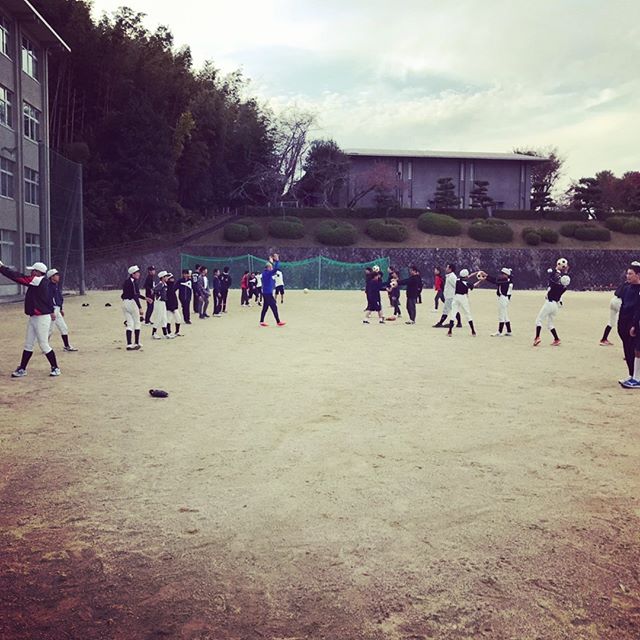 宿泊研修の後は、NPOスポーツ健康援護協会京都支部メンバーで、山城地方の中学野球部のバランストレーニング指導へ！テーマは「投げる！」選手達は様々なBCエクササイズを通し、投げるの基本を学びました#npoスポーツ健康援護協会#キネティックフォーラム#bcトータルバランスシステム #bcエクササイズ #吉祥院商店会 #うすだ接骨院鍼灸院
